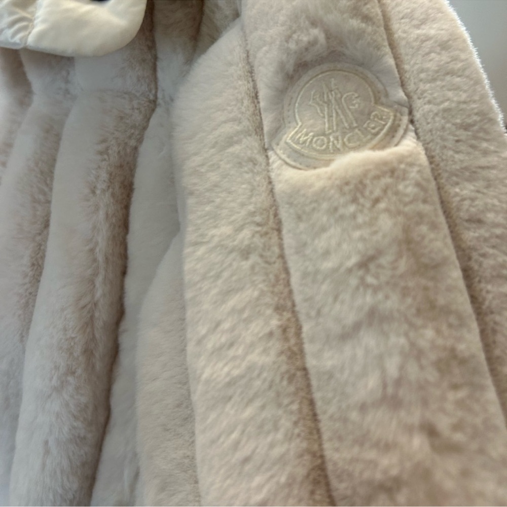 Montcler white fare faux fur detachable hood down jacket size 3NWT - Picture 4 of 16